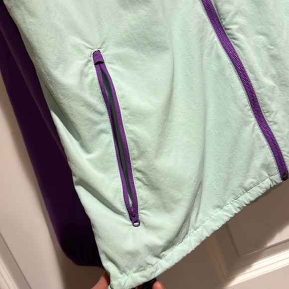 Adidas packable wind jacket - Picture 2 of 9